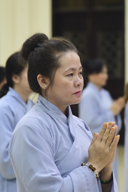Learning about demeanor for Buddhists at the Pagoda