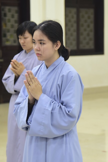 Learning about demeanor for Buddhists at the Pagoda