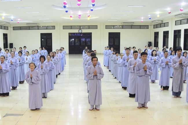 Learning about demeanor for Buddhists at the Pagoda