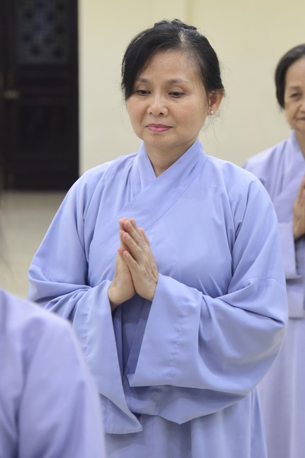 Learning about demeanor for Buddhists at the Pagoda