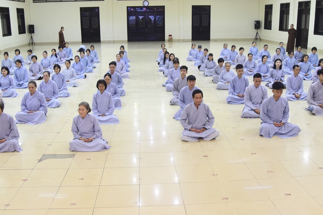 Learning about demeanor for Buddhists at the Pagoda