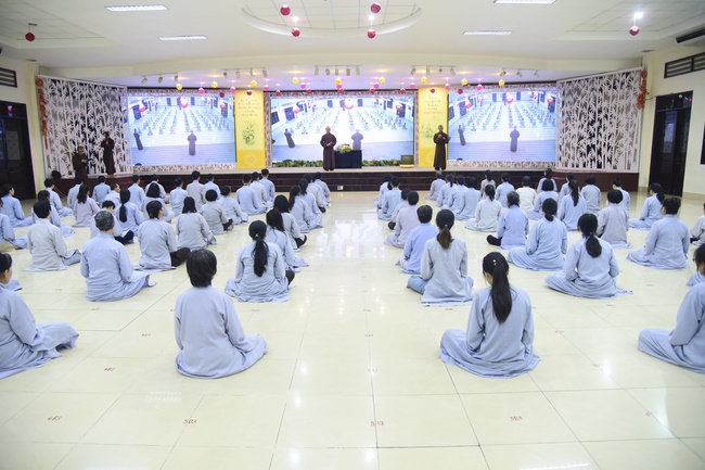 Learning about demeanor for Buddhists at the Pagoda