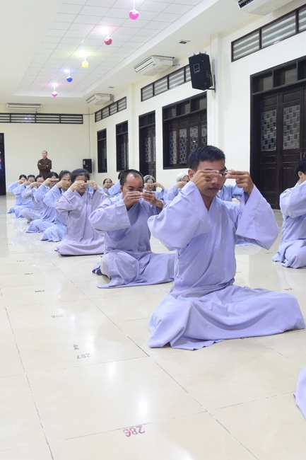 Learning about demeanor for Buddhists at the Pagoda