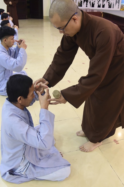Learning about demeanor for Buddhists at the Pagoda