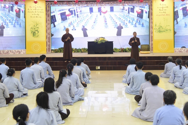 Learning about demeanor for Buddhists at the Pagoda