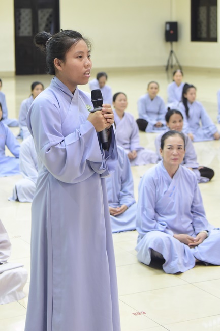 Learning about demeanor for Buddhists at the Pagoda