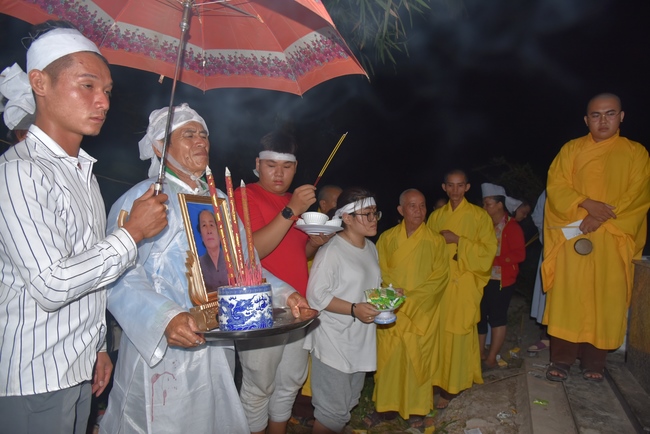 Praying for rebirth in Vinh Long