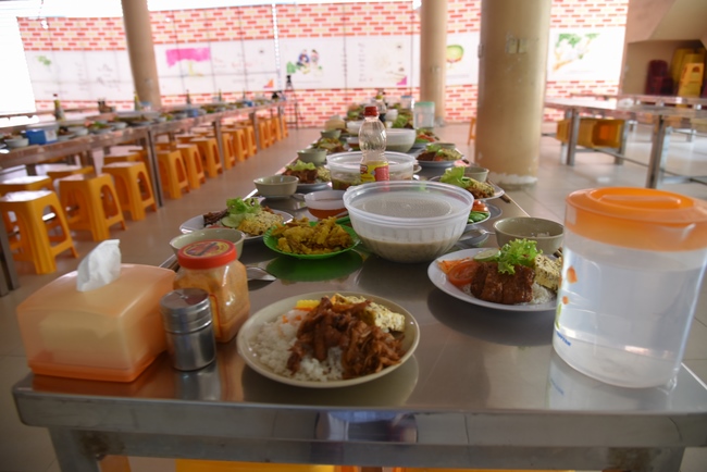 The rite of praying for rebirth and offering to Monks at Hoang Phap Pagoda