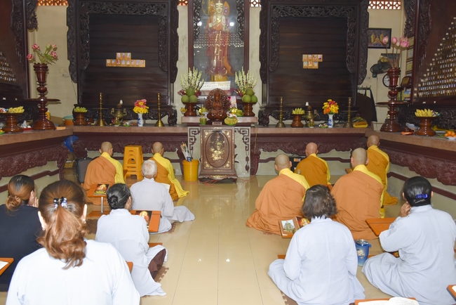 The rite of praying for rebirth and offering to Monks at Hoang Phap Pagoda