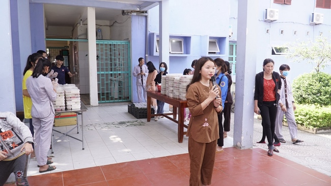 Releasing creatures and charity at Dong Cao pagoda, Thanh Hoa