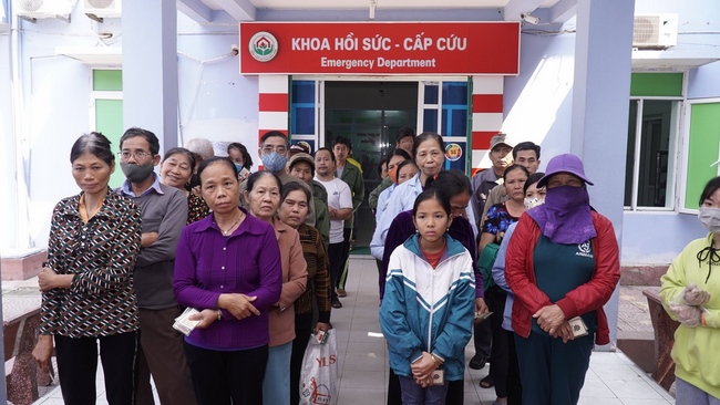 Releasing creatures and charity at Dong Cao pagoda, Thanh Hoa
