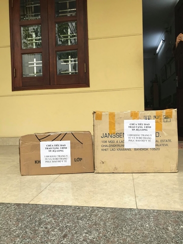 Offering medical Masks to the People's Committee of Ha Long City and Binh Lieu District of Tieu Dao pagoda