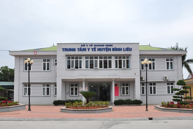 Offering medical Masks to the People's Committee of Ha Long City and Binh Lieu District of Tieu Dao pagoda