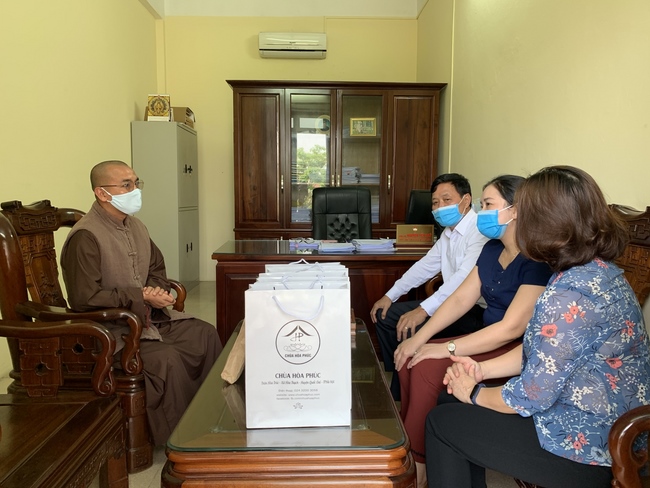 Supporting the prevention of pandemic Covid-19 from Hoa Phuc Pagoda