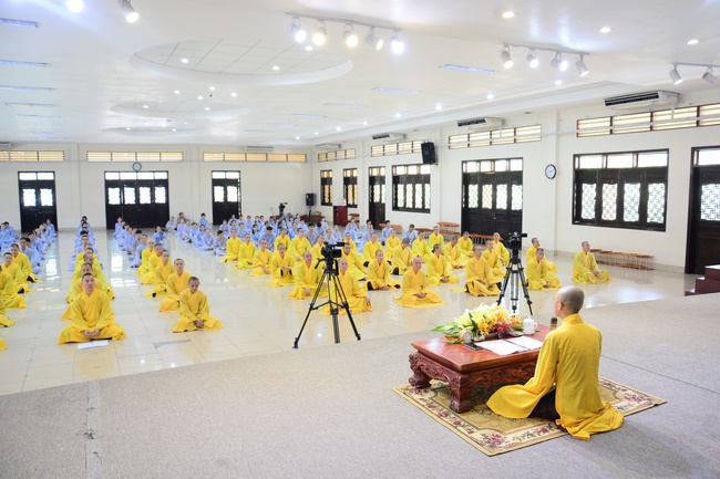 Observing natural mind - Dharma Talk in the Seven-Day Special Retreat