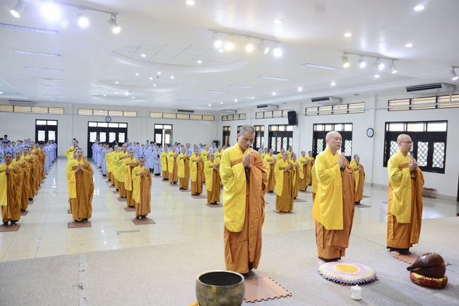 Observing natural mind - Dharma Talk in the Seven-Day Special Retreat