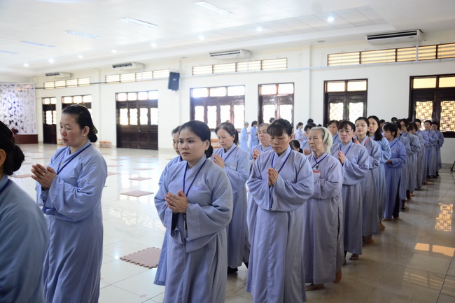 Observing natural mind - Dharma Talk in the Seven-Day Special Retreat