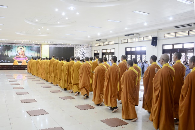 Observing natural mind - Dharma Talk in the Seven-Day Special Retreat