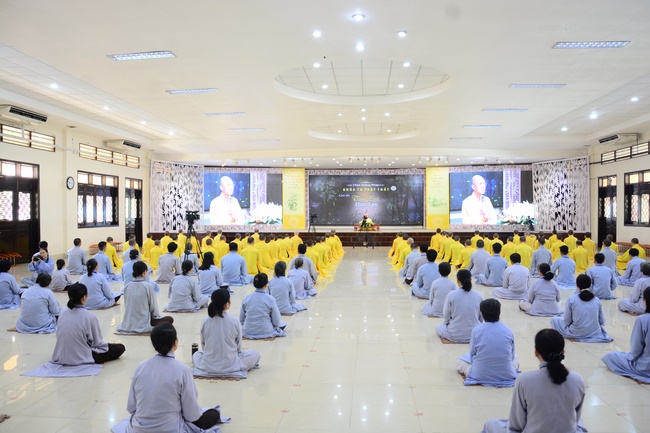 Observing natural mind - Dharma Talk in the Seven-Day Special Retreat
