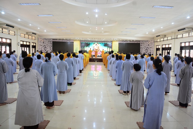 Only I myself can help me..... - Dharma Talk in the Seven-Day Special Retreat