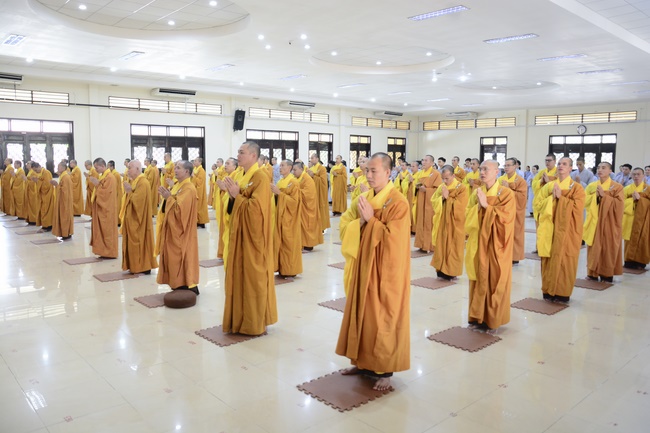 Only I myself can help me..... - Dharma Talk in the Seven-Day Special Retreat