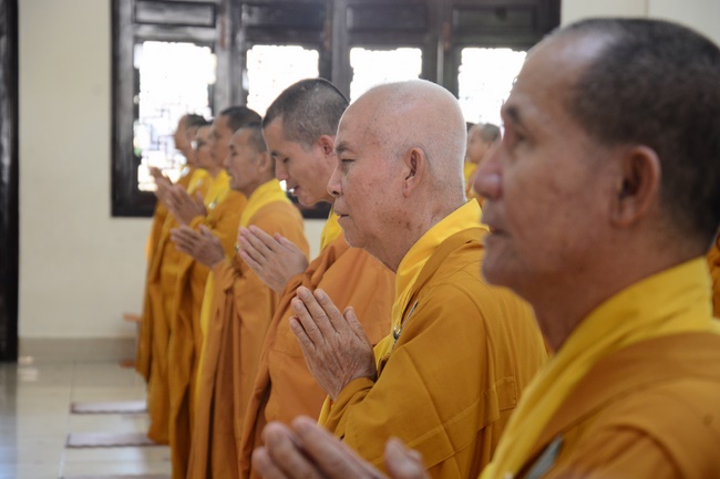 Only I myself can help me..... - Dharma Talk in the Seven-Day Special Retreat