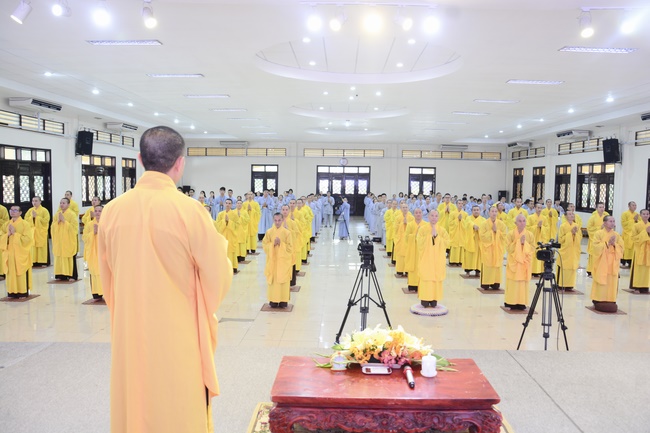 Only I myself can help me..... - Dharma Talk in the Seven-Day Special Retreat