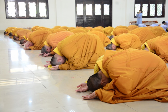 Only I myself can help me..... - Dharma Talk in the Seven-Day Special Retreat