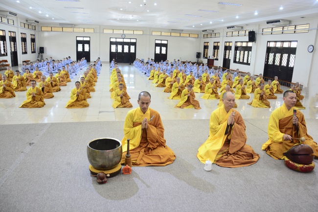 Only I myself can help me..... - Dharma Talk in the Seven-Day Special Retreat