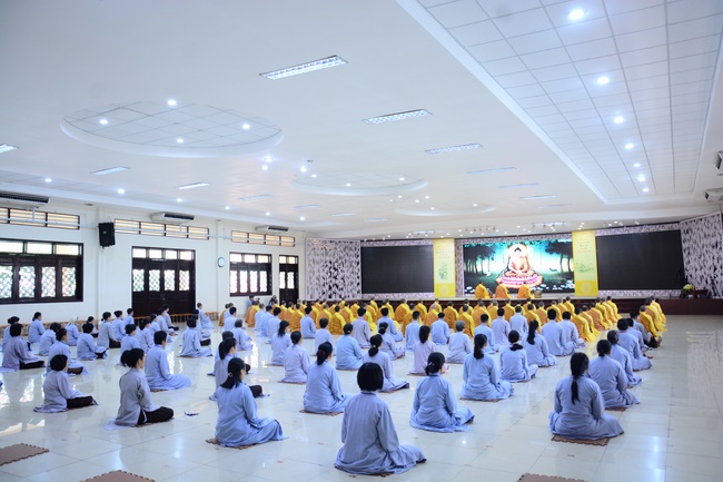 Only I myself can help me..... - Dharma Talk in the Seven-Day Special Retreat