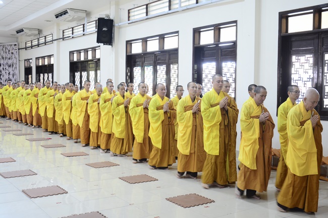 Only I myself can help me..... - Dharma Talk in the Seven-Day Special Retreat