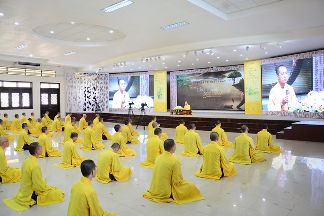 Only I myself can help me..... - Dharma Talk in the Seven-Day Special Retreat