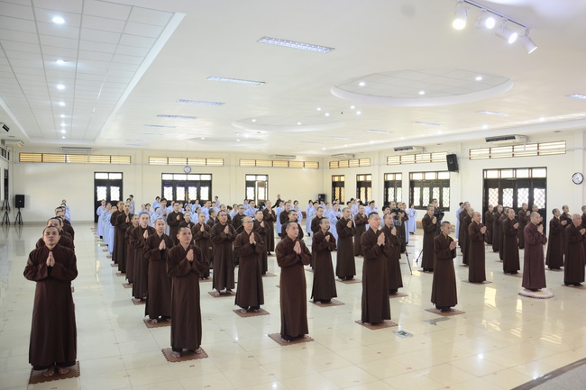 “What is the fun in a religious life? - Dharma Talk in the Seven-Day Special Retreat