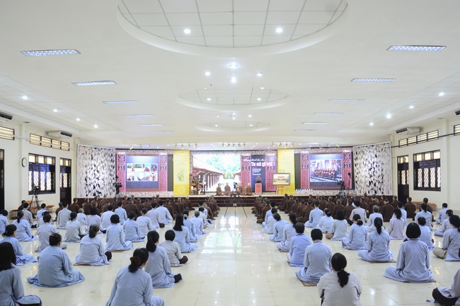 “What is the fun in a religious life? - Dharma Talk in the Seven-Day Special Retreat