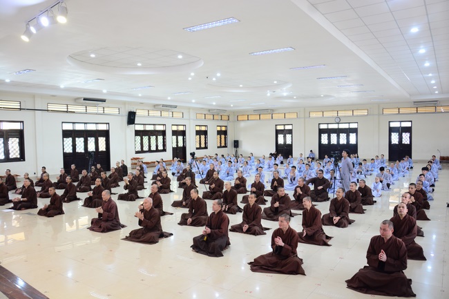 “What is the fun in a religious life? - Dharma Talk in the Seven-Day Special Retreat