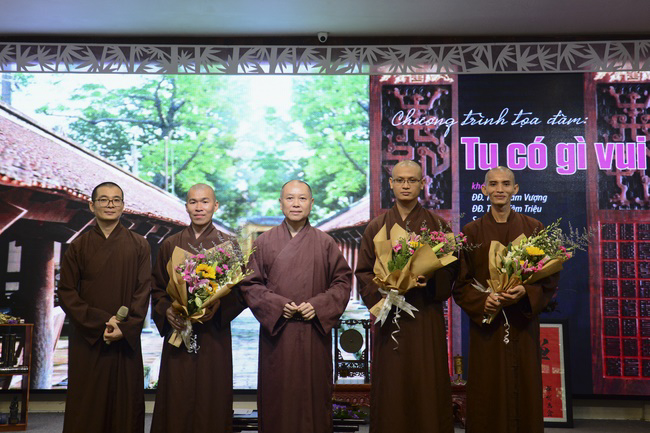 “What is the fun in a religious life? - Dharma Talk in the Seven-Day Special Retreat