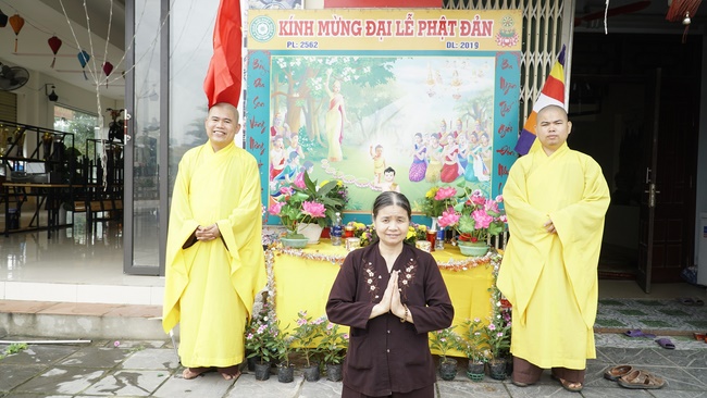 Visiting the models of Lumbini garden at Buddhists' houses of Dong Cao Pagoda