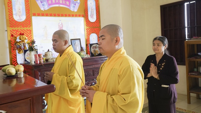 Visiting the models of Lumbini garden at Buddhists' houses of Dong Cao Pagoda