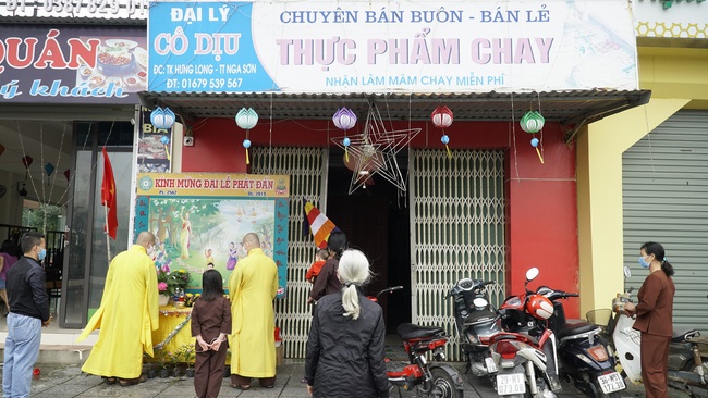Visiting the models of Lumbini garden at Buddhists' houses of Dong Cao Pagoda