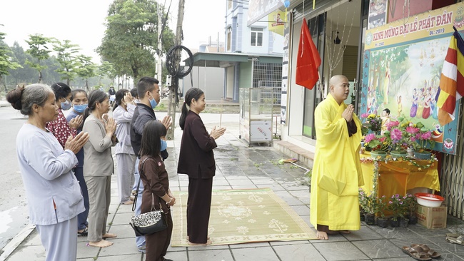 Visiting the models of Lumbini garden at Buddhists' houses of Dong Cao Pagoda