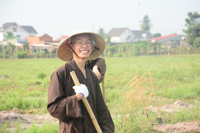 Planting trees in Tay Ninh of the monks of Hoang Phap Pagoda