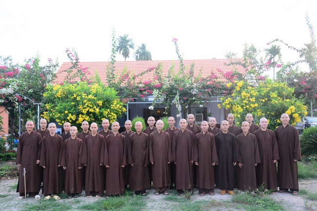 Planting trees in Tay Ninh of the monks of Hoang Phap Pagoda