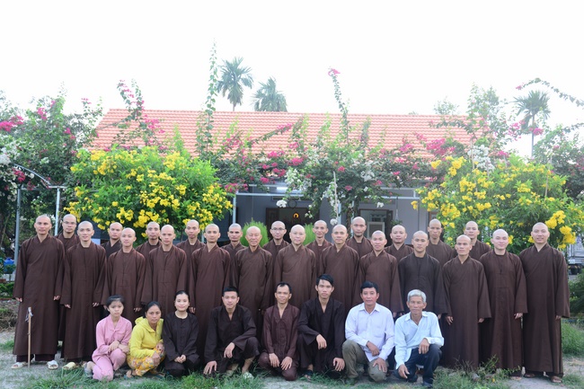 Planting trees in Tay Ninh of the monks of Hoang Phap Pagoda