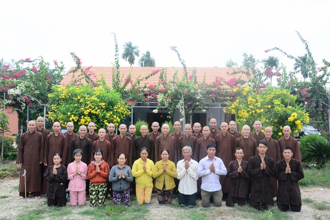 Planting trees in Tay Ninh of the monks of Hoang Phap Pagoda