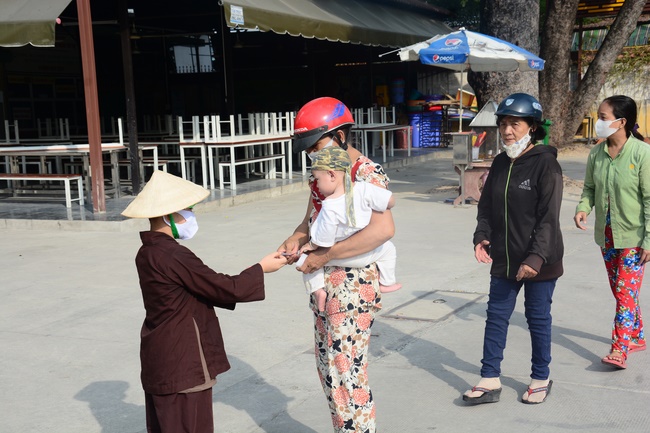 The program supplying automatic rice to the needy