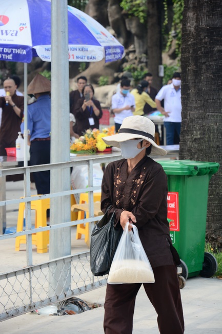 The program supplying automatic rice to the needy