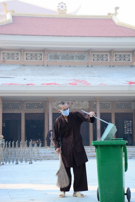 Series of photos of the Seven-Day Special Retreat