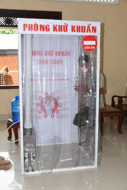 The handover ceremony of saline water purifier and rice ATM machine at Quoc Thoi Pagoda in Ben Tre