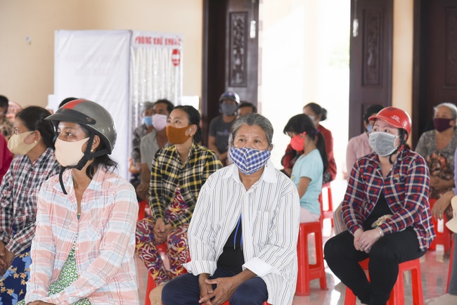 The handover ceremony of saline water purifier and rice ATM machine at Quoc Thoi Pagoda in Ben Tre