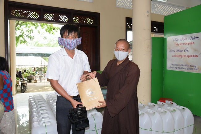 The handover ceremony of saline water purifier and rice ATM machine at Quoc Thoi Pagoda in Ben Tre